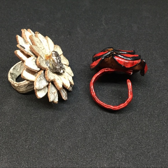 Collection of 4 adjustable leather flower rings - Picture 10 of 14